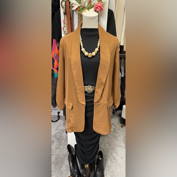 SHEIN dress L & blazer medium, faux pearl necklace & gold tone belt. - Picture 7 of 9